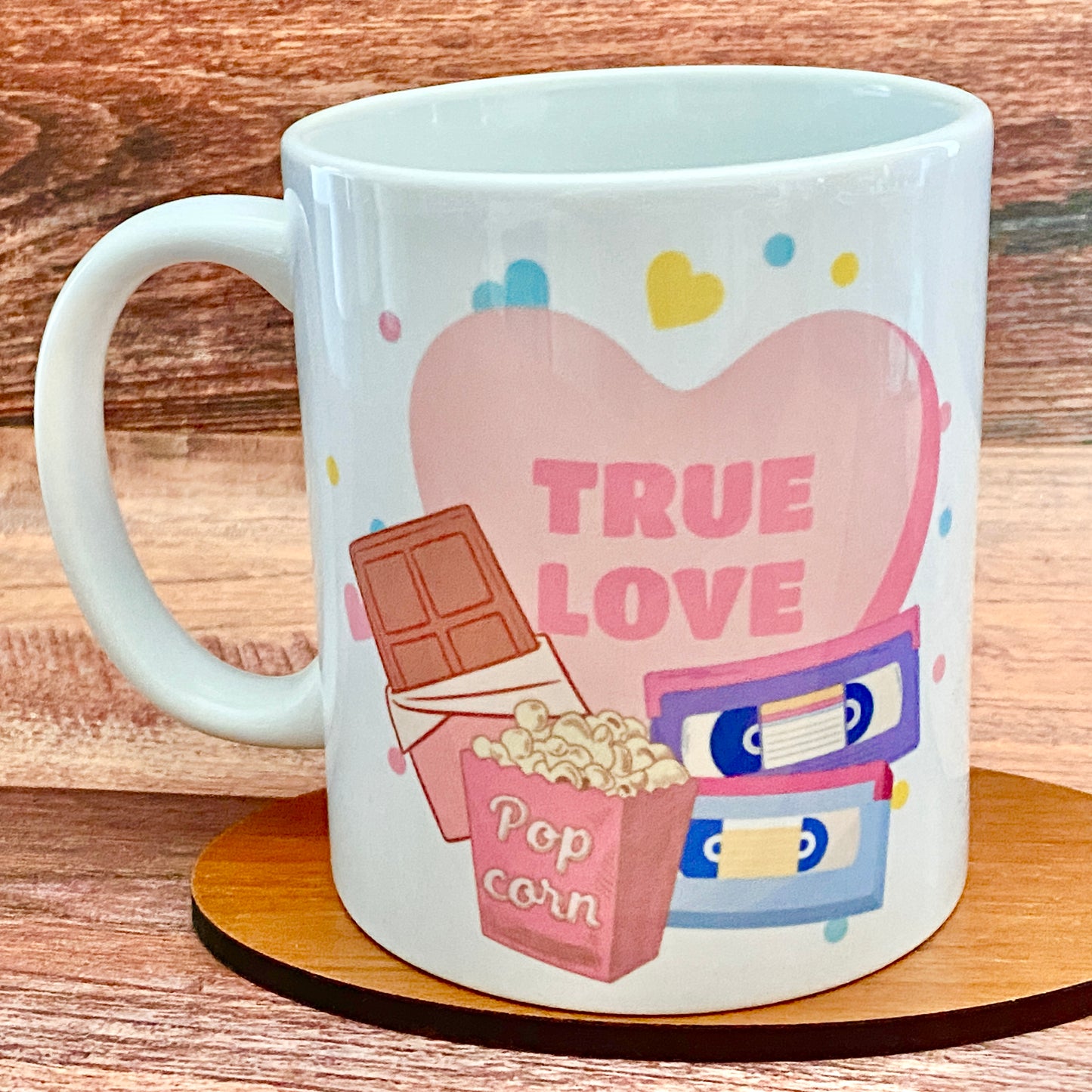 True Love Coffee Mug – VHS, Popcorn & Chocolate Design – Perfect Gift for Movie Lovers