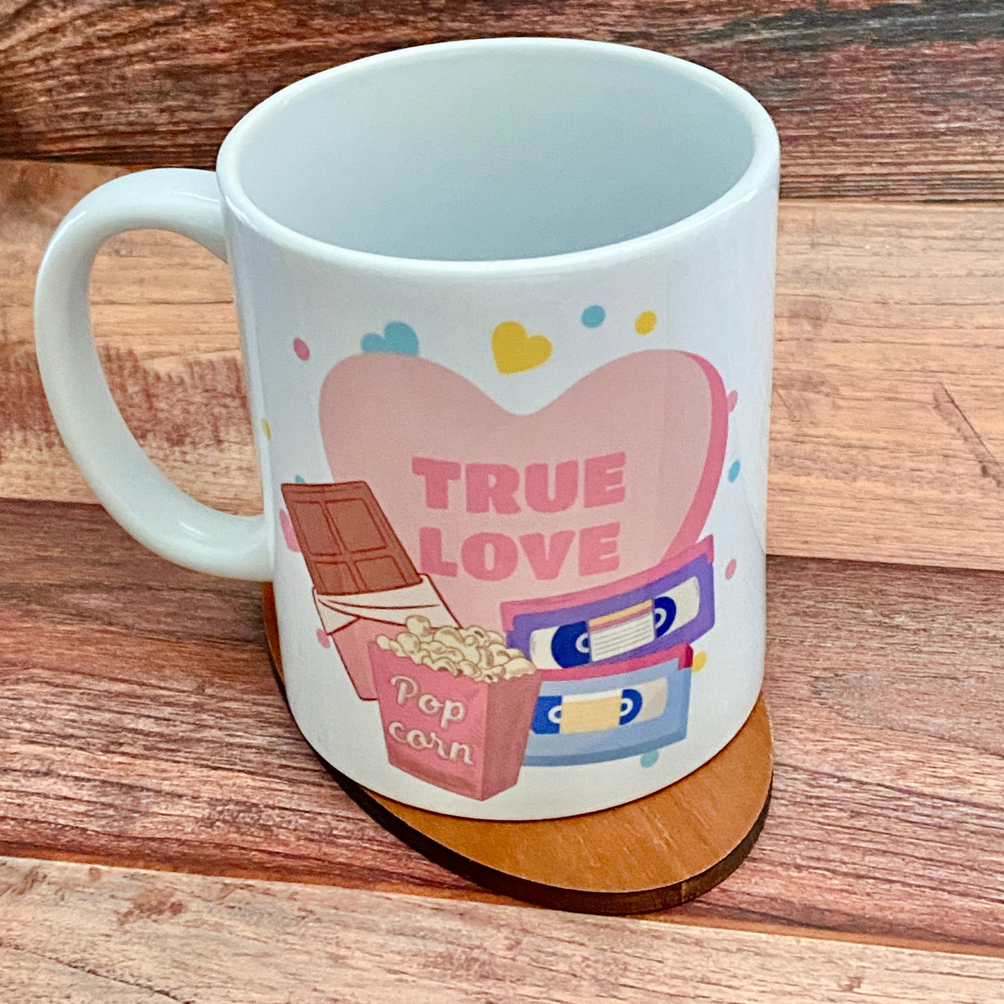 True Love Coffee Mug – VHS, Popcorn & Chocolate Design – Perfect Gift for Movie Lovers