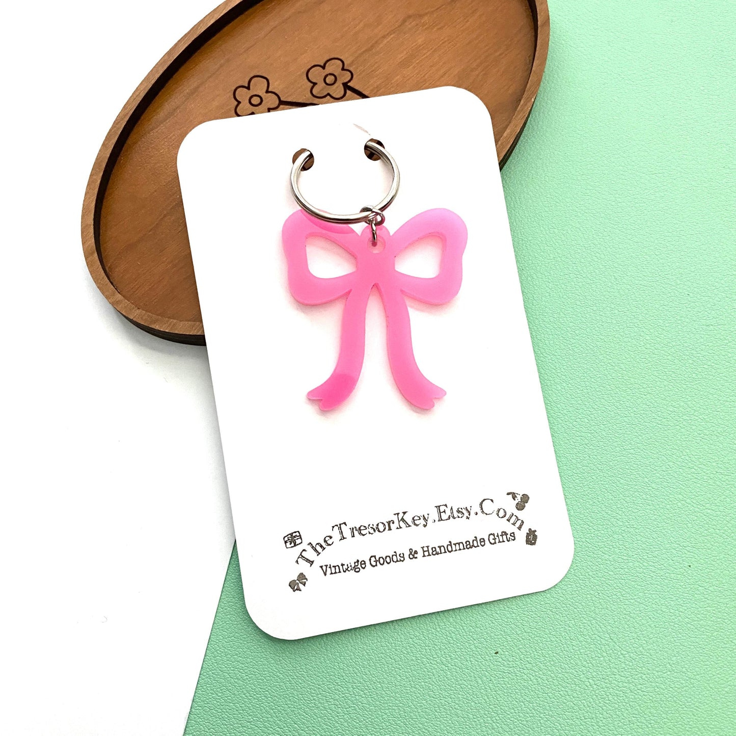 Cute Pink Bow Acrylic Keychain - Adorable Bow Shaped Keyring Accessory, Perfect Gift for Her