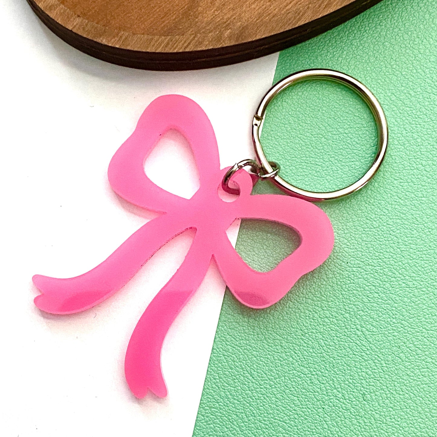 Cute Pink Bow Acrylic Keychain - Adorable Bow Shaped Keyring Accessory, Perfect Gift for Her